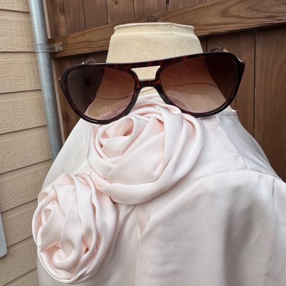 Coach Shell Sunglasses - Picture 4 of 4